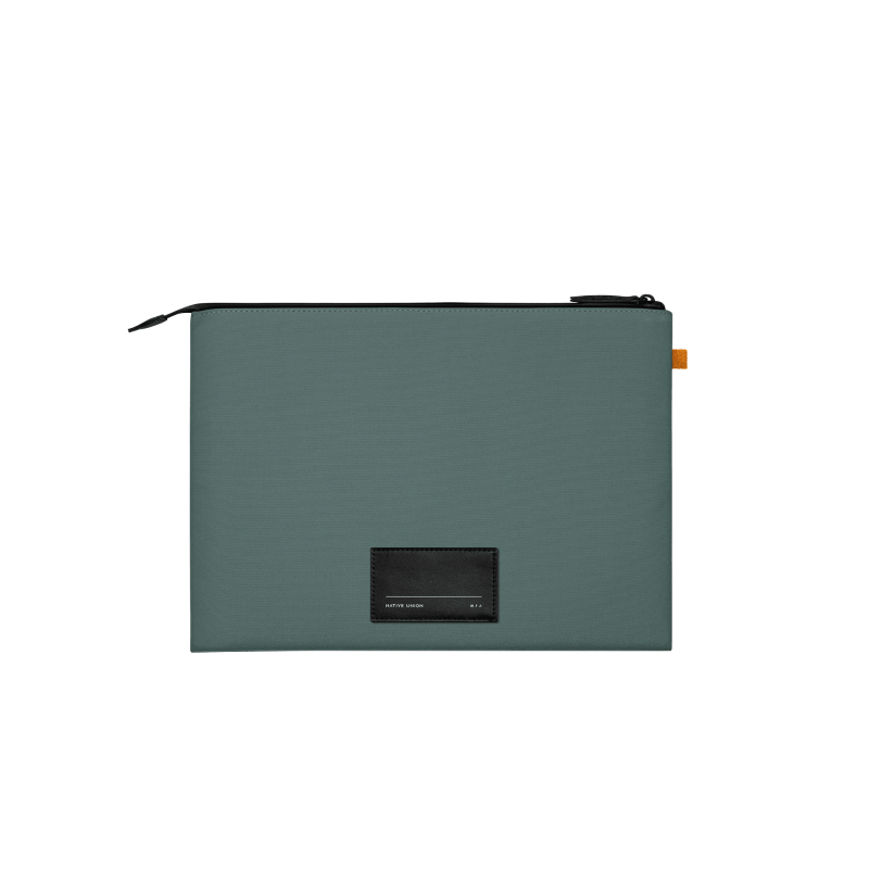 На фото изображено Чехол-конверт Native Union Stow Lite Sleeve 14", зеленый
