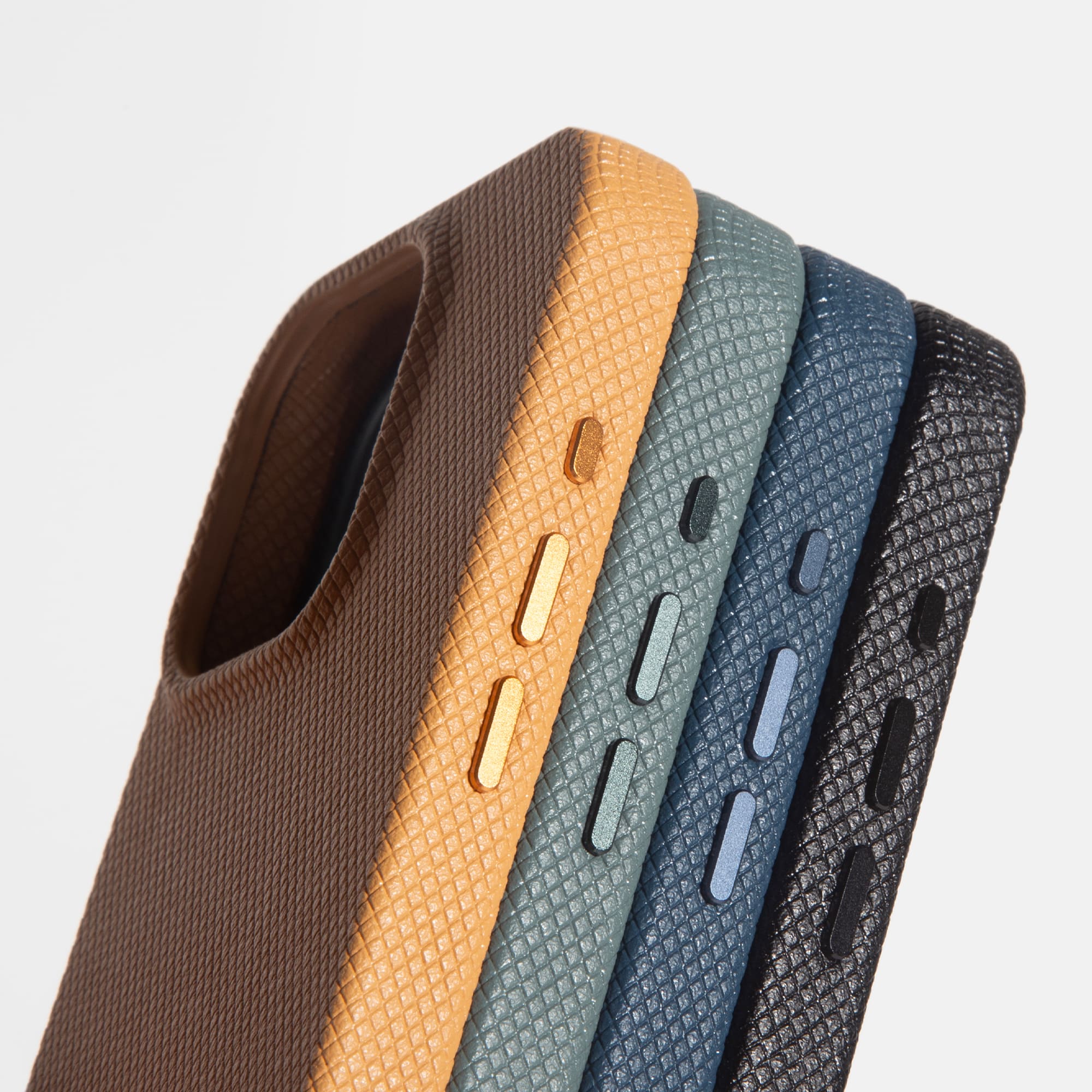 Чехол Native Union (RE)Classic Case MagSafe для iPhone 16 Pro, синий