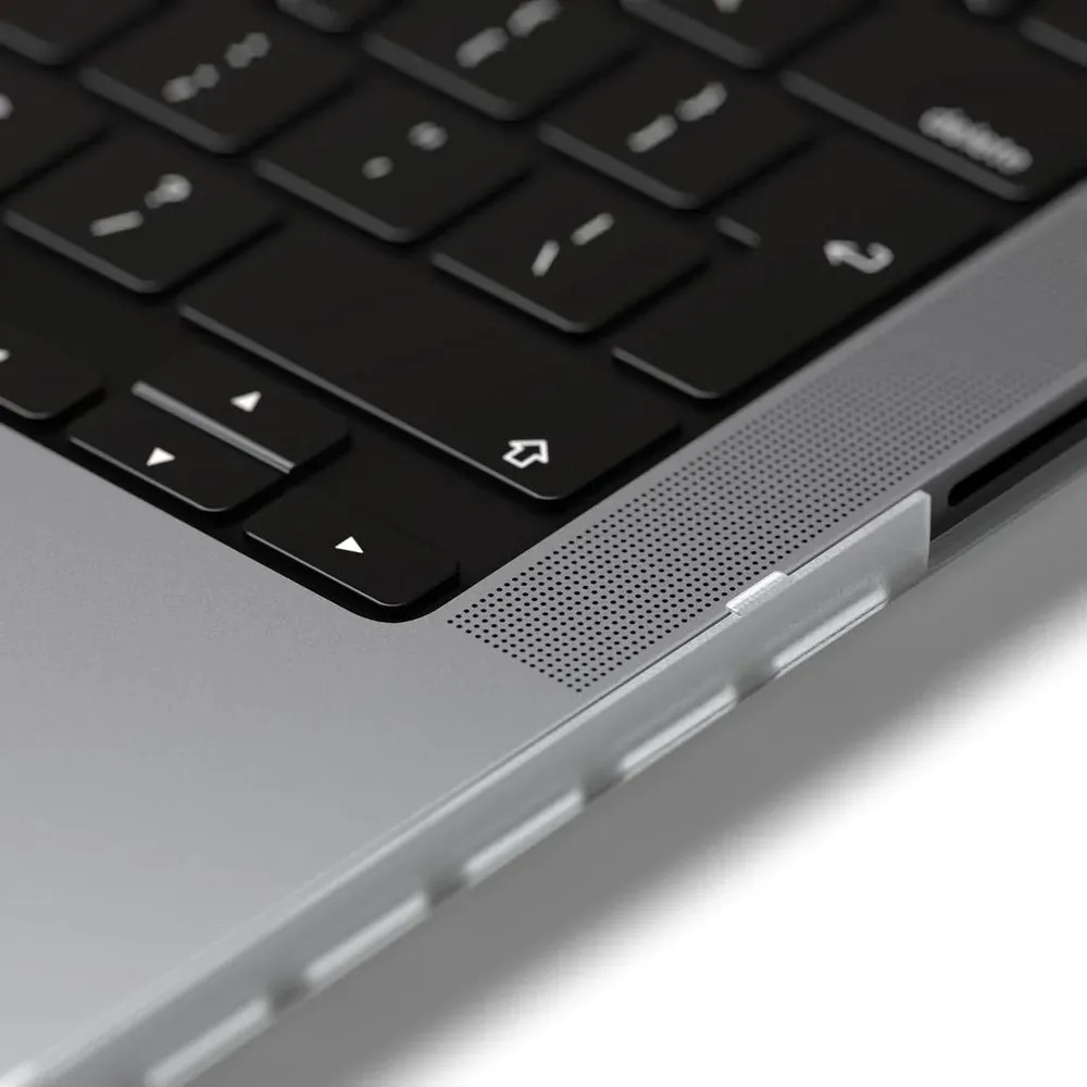 На фото изображено Чехол-накладка Satechi Eco Hardshell Case для MacBook Pro 16", прозрачный