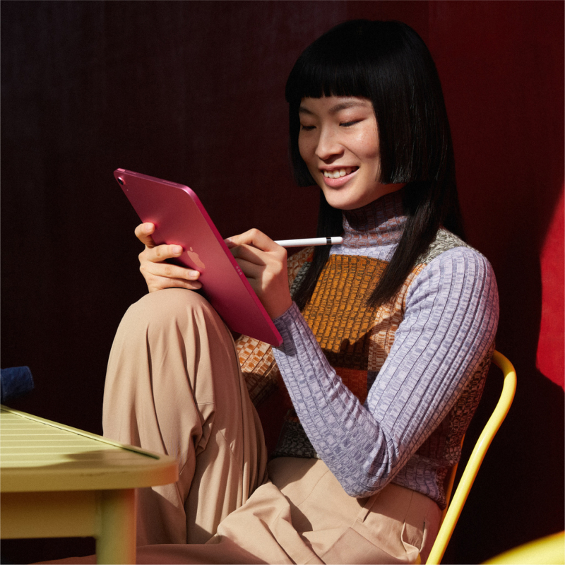 На фото изображено Apple iPad 11" (A16) Wi-Fi 256 ГБ, Серебристый