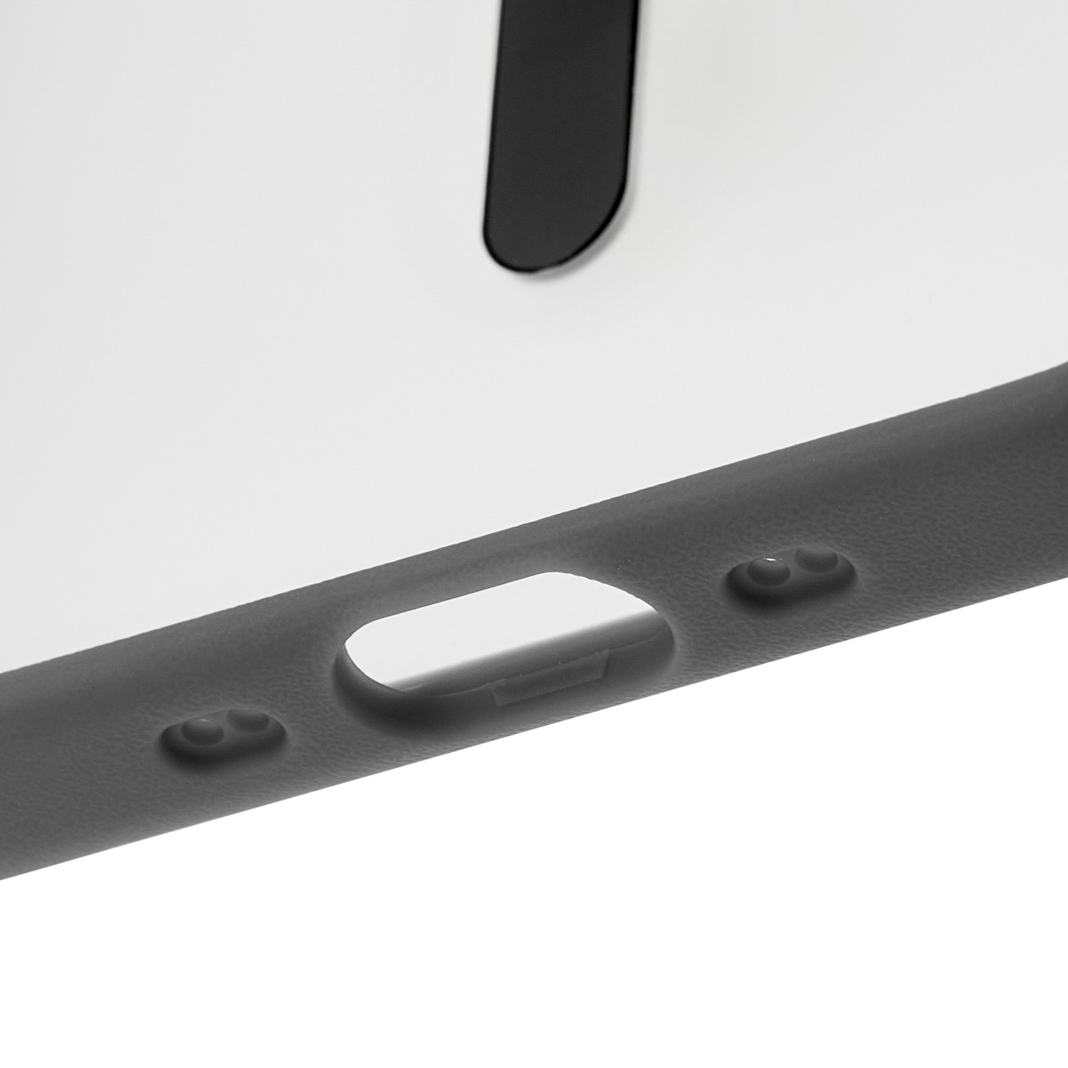 Фото Чехол защитный uBear Cloud Mag Case для iPhone Air, серый На фото изображено Чехол защитный uBear Cloud Mag Case для iPhone Air, серый