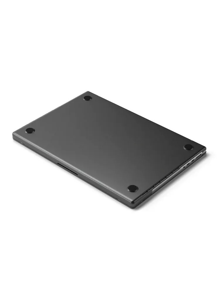 На фото изображено Чехол-накладка Satechi Eco Hardshell Case для MacBook Pro 16", темный