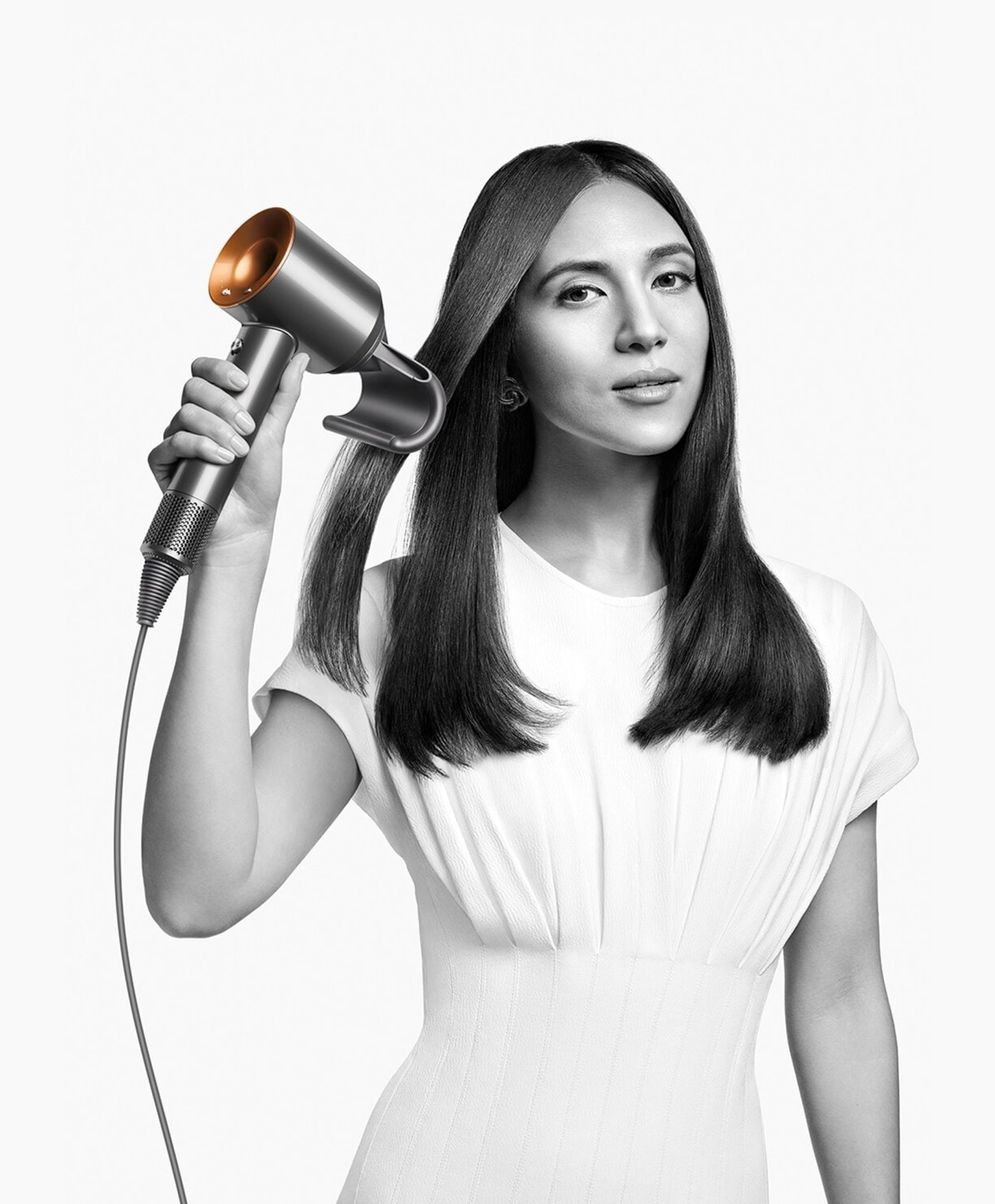 На фото изображено Фен Dyson Supersonic HD08, Nickel/Copper