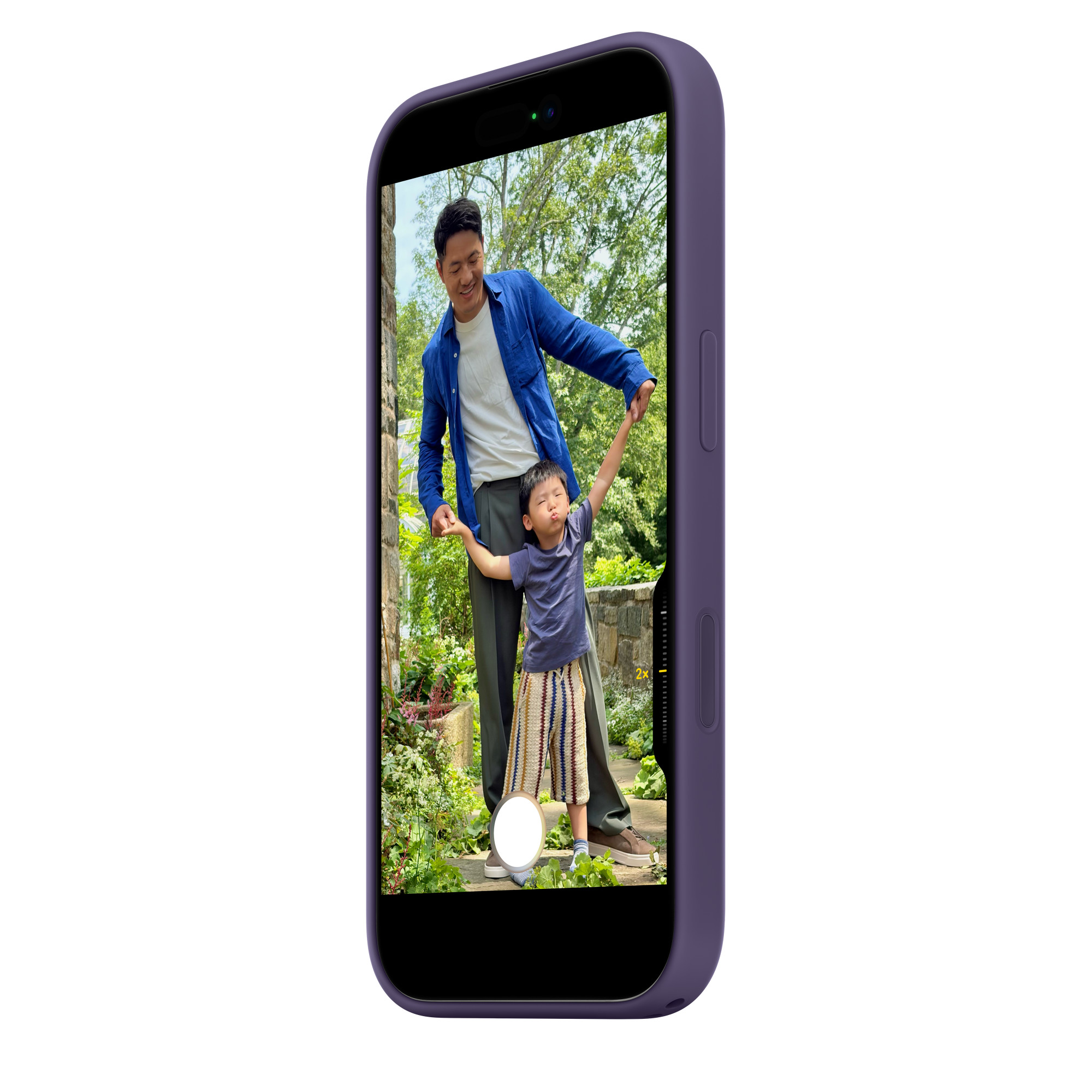 Фото Чехол защитный Apple Silicone Case with MagSafe для iPhone 17, фиолетовый На фото изображено Чехол защитный Apple Silicone Case with MagSafe для iPhone 17, фиолетовый