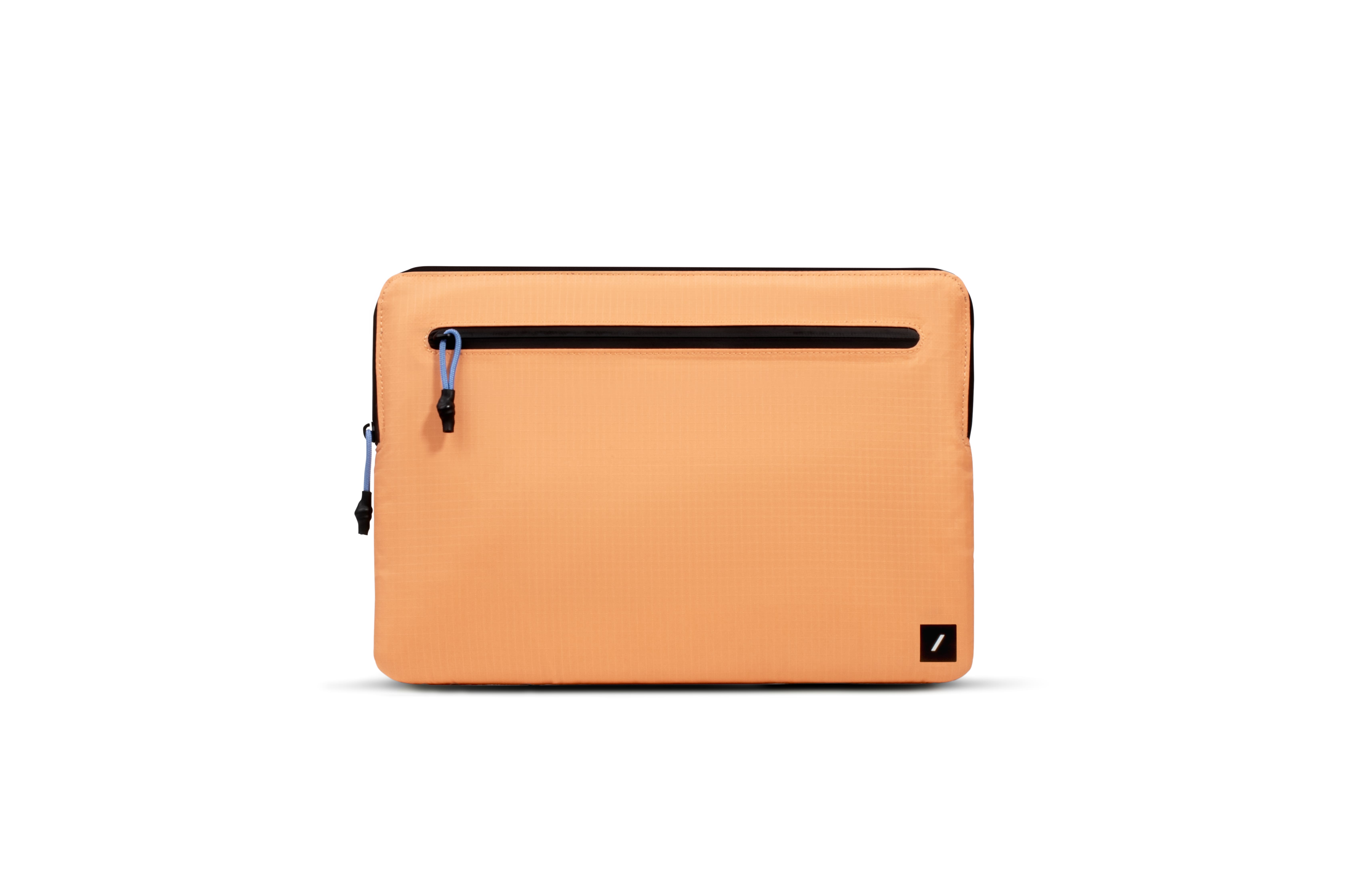 На фото изображено Чехол-конверт Native Union Stow Ultra Sleeve 13/14", абрикосовый