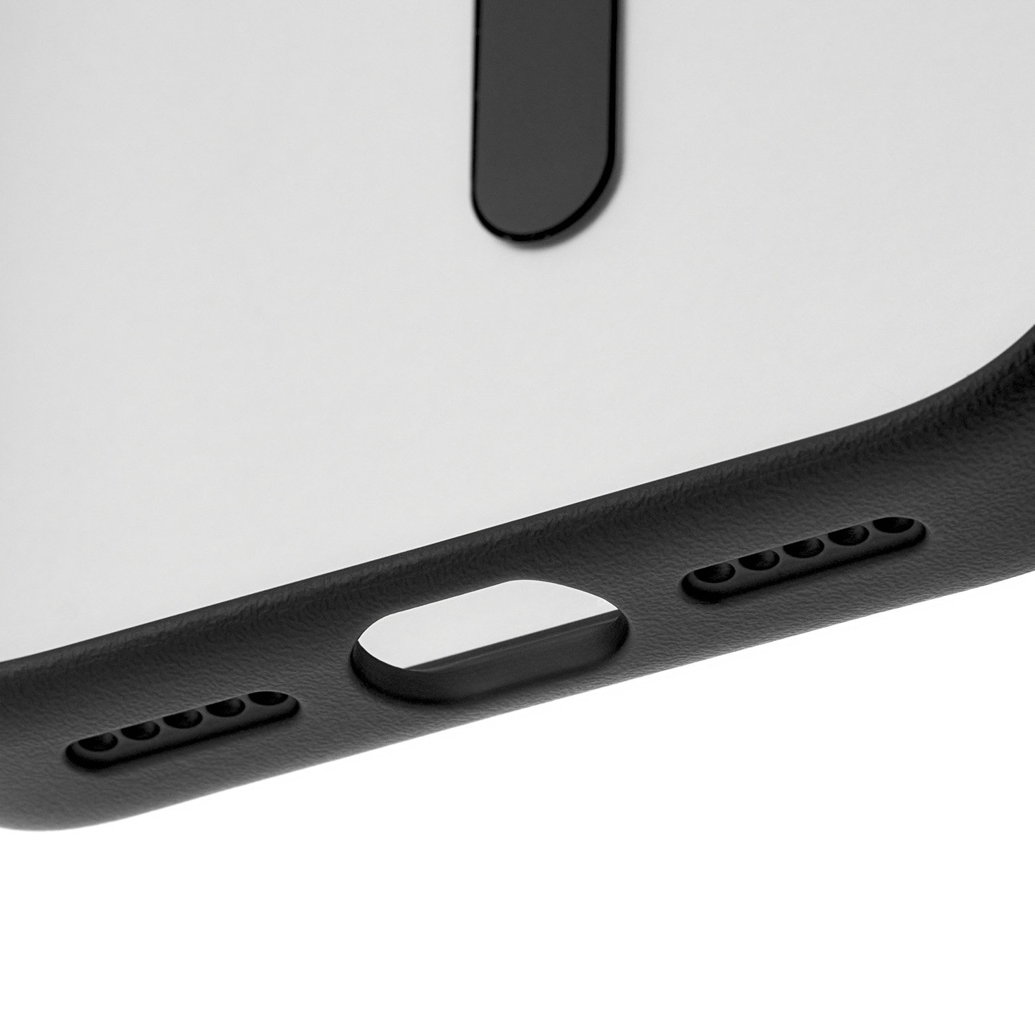 Фото Чехол защитный uBear Cloud Mag Case для iPhone 17 Pro, MagSafe, черный На фото изображено Чехол защитный uBear Cloud Mag Case для iPhone 17 Pro, MagSafe, черный