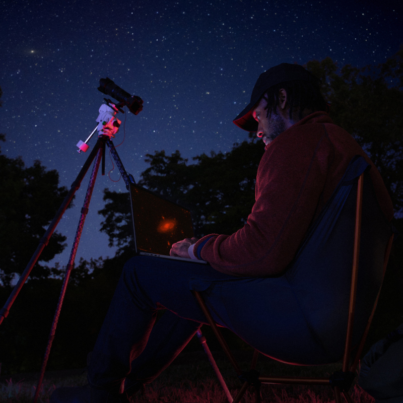 На фото изображено Apple MacBook Pro 16" (M5 Pro, 18C / 20C, 2026) 48 ГБ, 1 ТБ SSD, чёрный космос