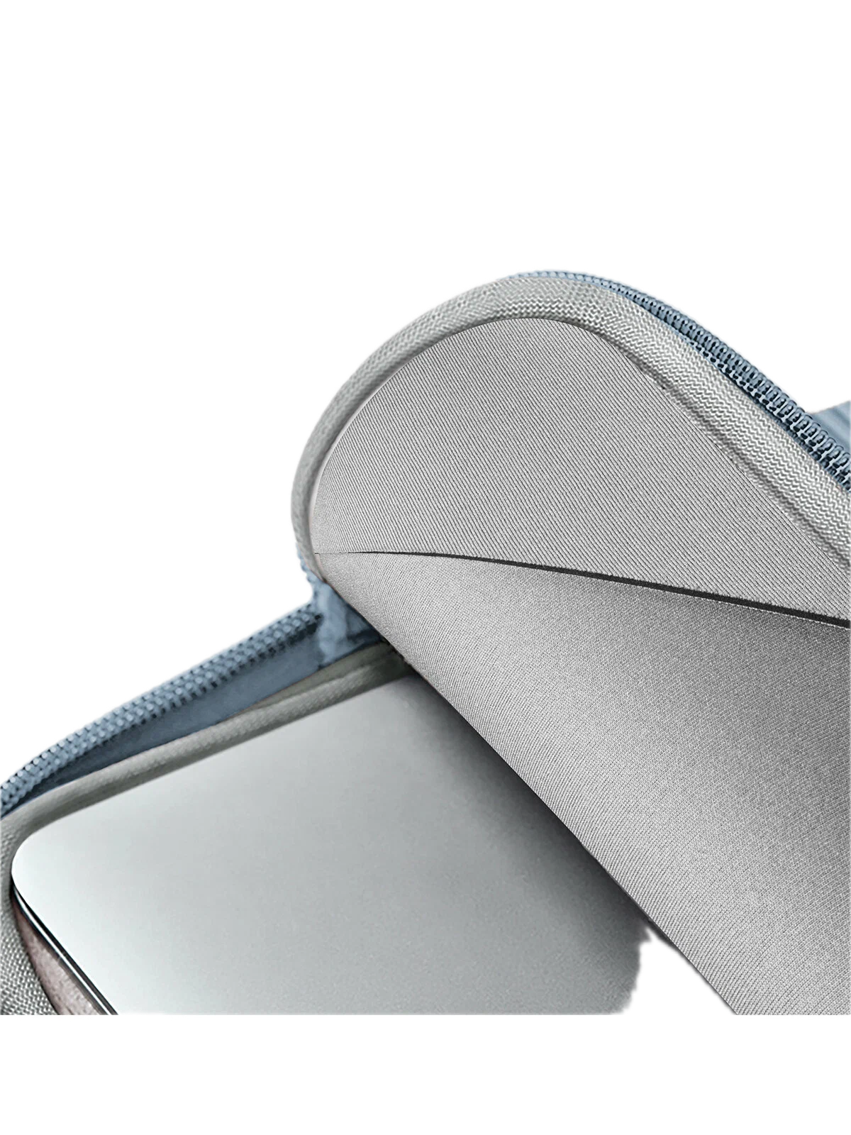 На фото изображено Uniq Cyprus Ridge Edition для MacBook Air 15, Sky Blue