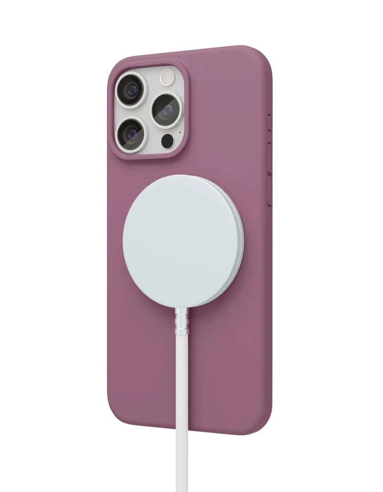 На фото изображено Чехол защитный VLP Aster Case с MagSafe для iPhone 15 Pro, пудровый