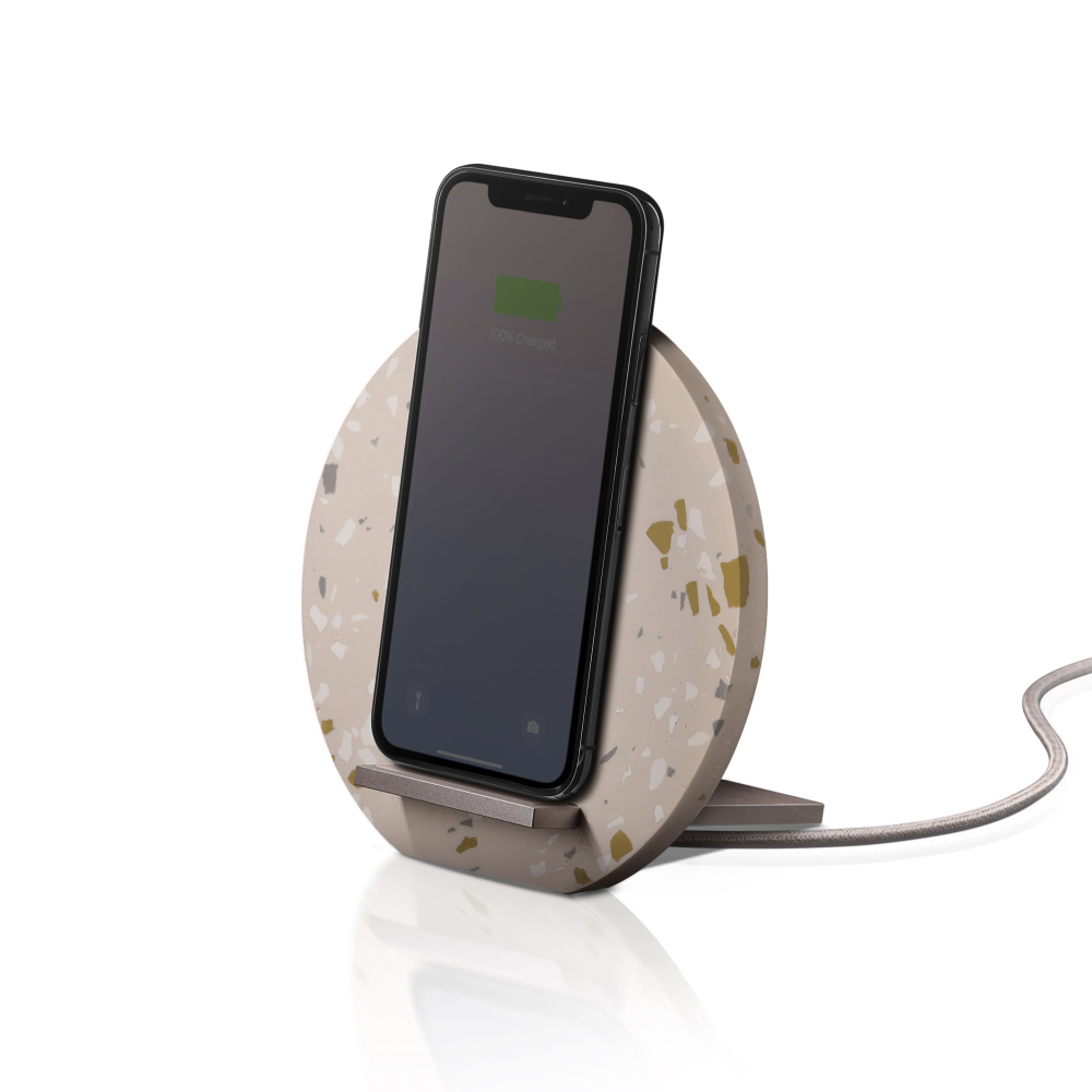 На фото изображено Беспроводное зарядное устройство Native Union Dock Wireless Terrazzo, с подставкой, розовый